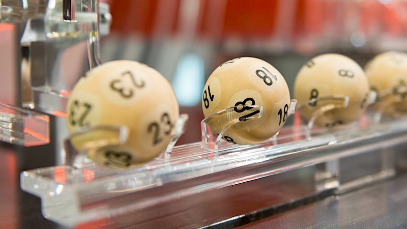 Lotto: Bettler gewinnen mit einem geschenkten Rubbellos